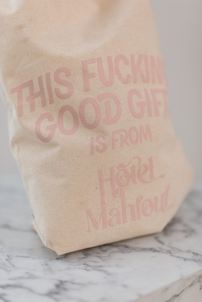 La pochette cadeau réutilisable "This Fucking good gift is from Hôtel Mahfouf"