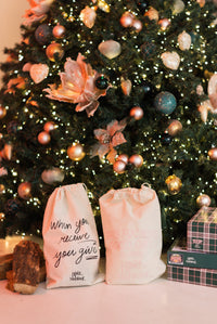 La pochette cadeau réutilisable "This Fucking good gift is from Hôtel Mahfouf"